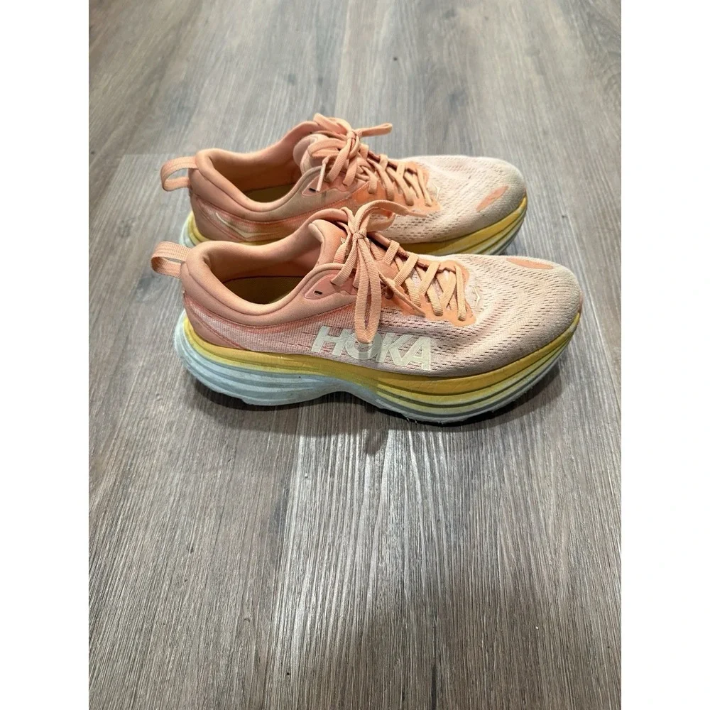 HOKA ONE ONE Bondi 8 Women's‎ Peach/Yellow Running Shoes Size 8.5